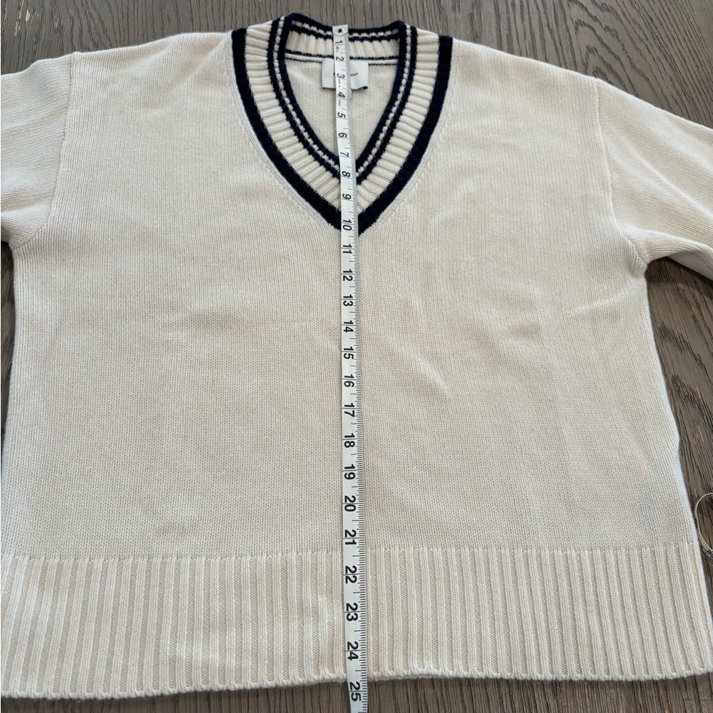 Reformation Jadey Cashmere Oversized V-neck Sweater - Picture 5 of 8